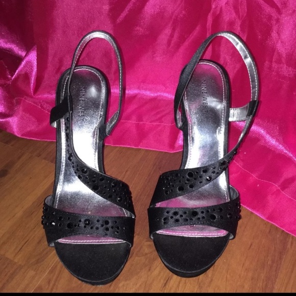 Satin heels - Picture 1 of 4